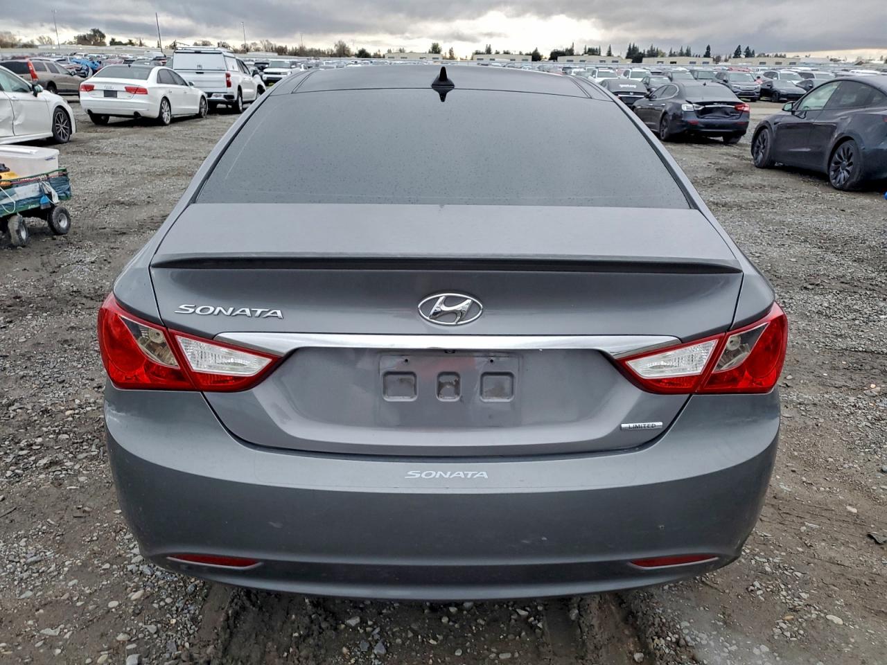 2013 HYUNDAI SONATA SE photo 6