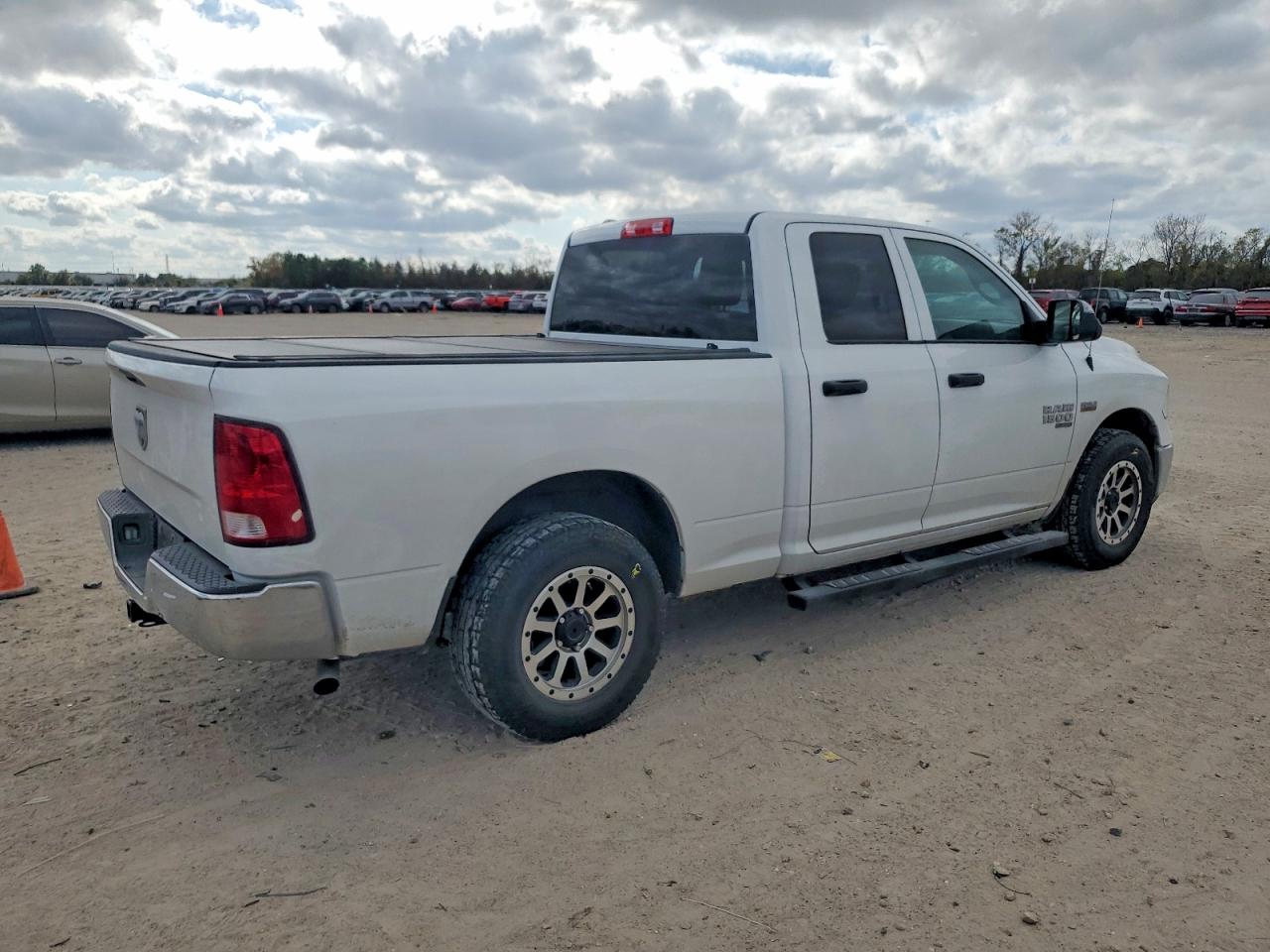 2021 RAM 1500 CLASSIC TRADESMAN photo 3