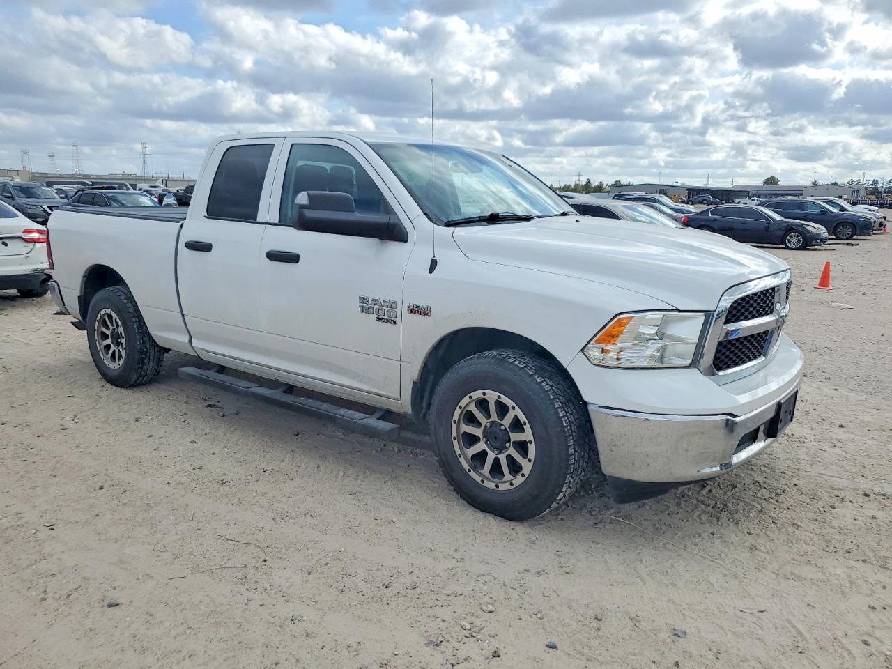 2021 RAM 1500 CLASSIC TRADESMAN photo 4