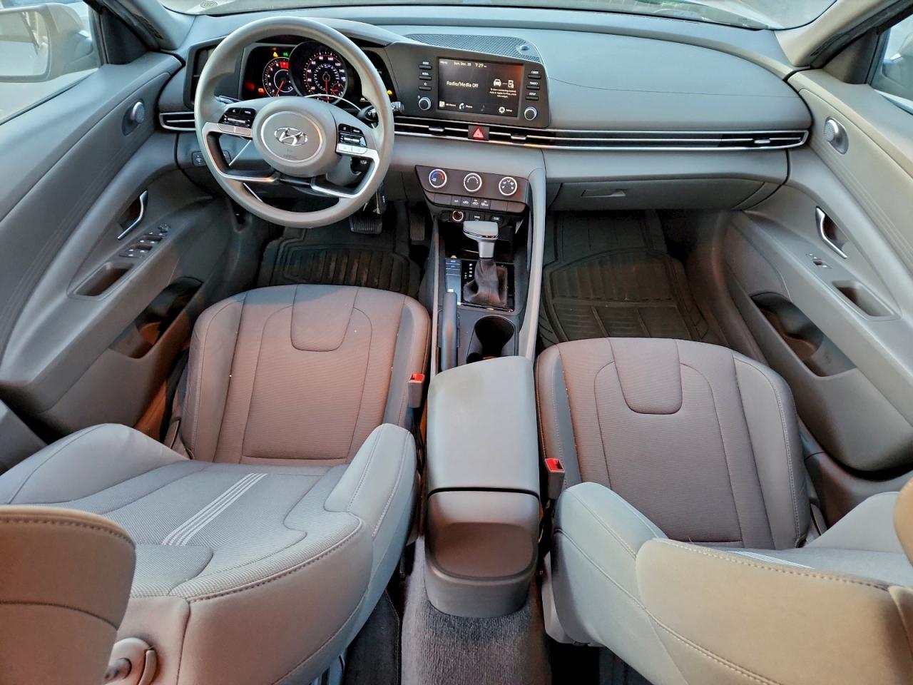 2023 HYUNDAI ELANTRA SE photo 8