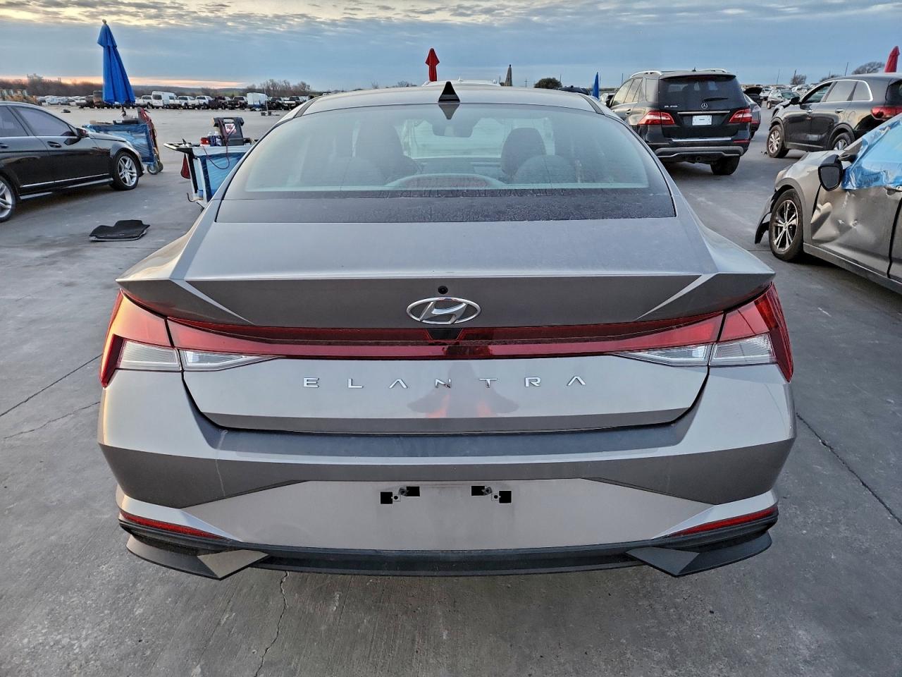 2023 HYUNDAI ELANTRA SE photo 6