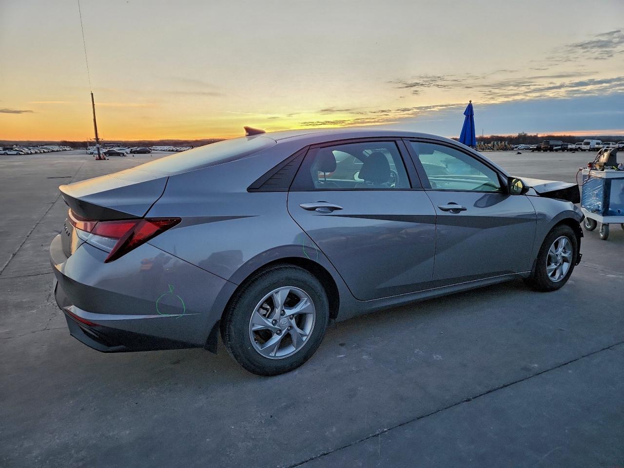 2023 HYUNDAI ELANTRA SE photo 3