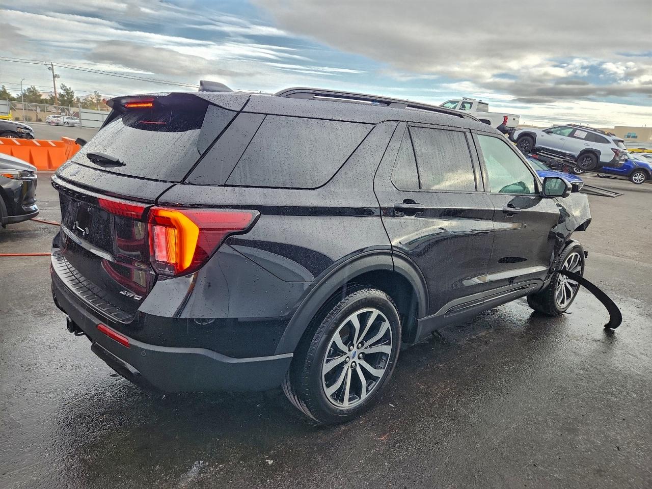 2025 FORD EXPLORER ST-LINE photo 3