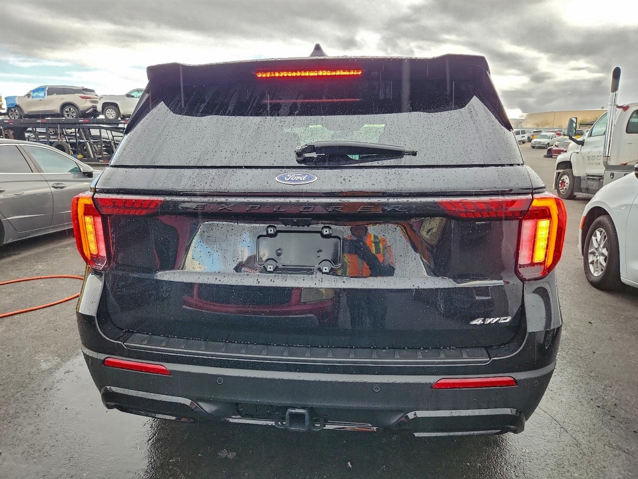2025 FORD EXPLORER ST-LINE photo 6