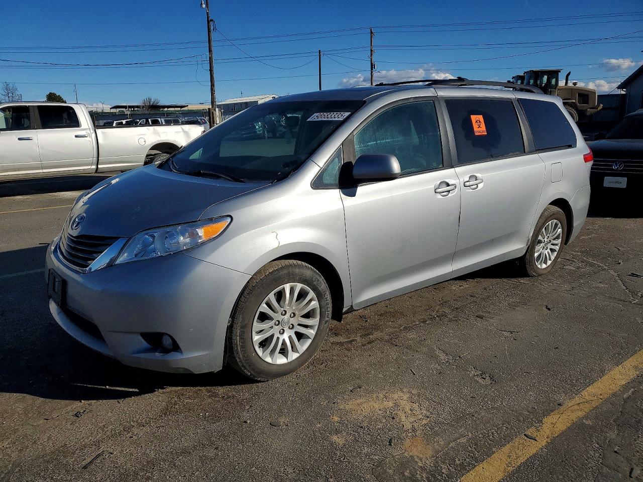 2014 TOYOTA SIENNA