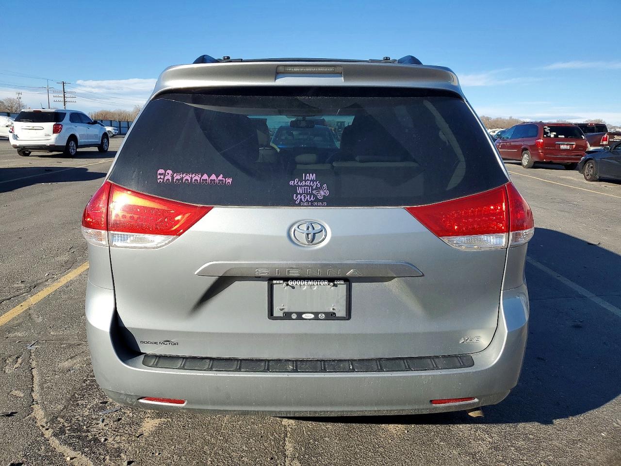 2014 TOYOTA SIENNA XLE photo 6