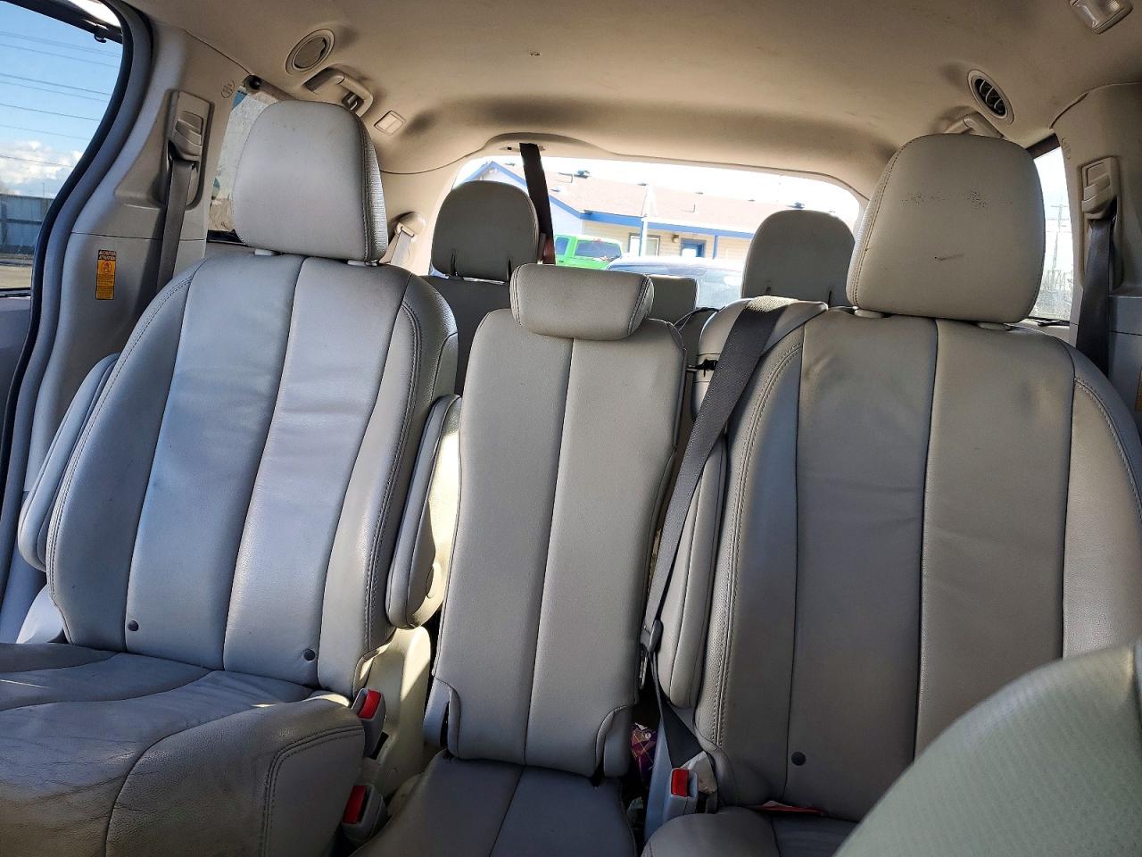 2014 TOYOTA SIENNA XLE photo 10