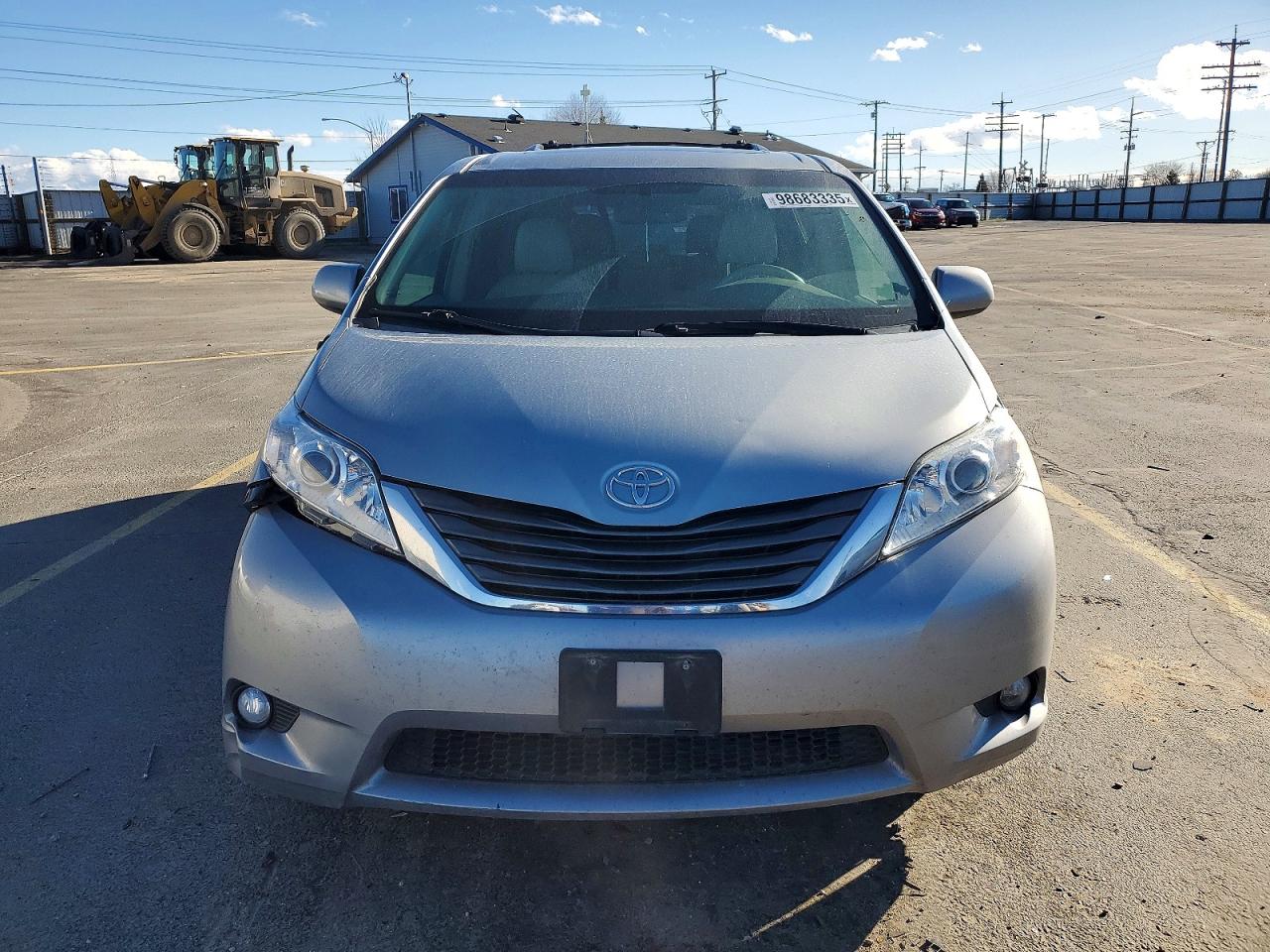 2014 TOYOTA SIENNA XLE photo 5