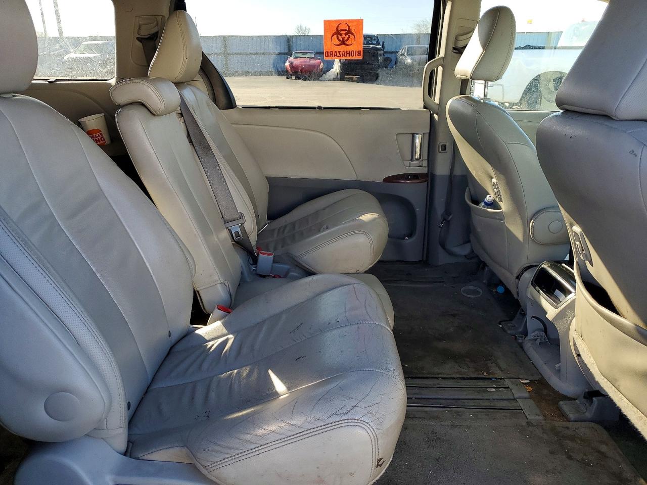2014 TOYOTA SIENNA XLE photo 11