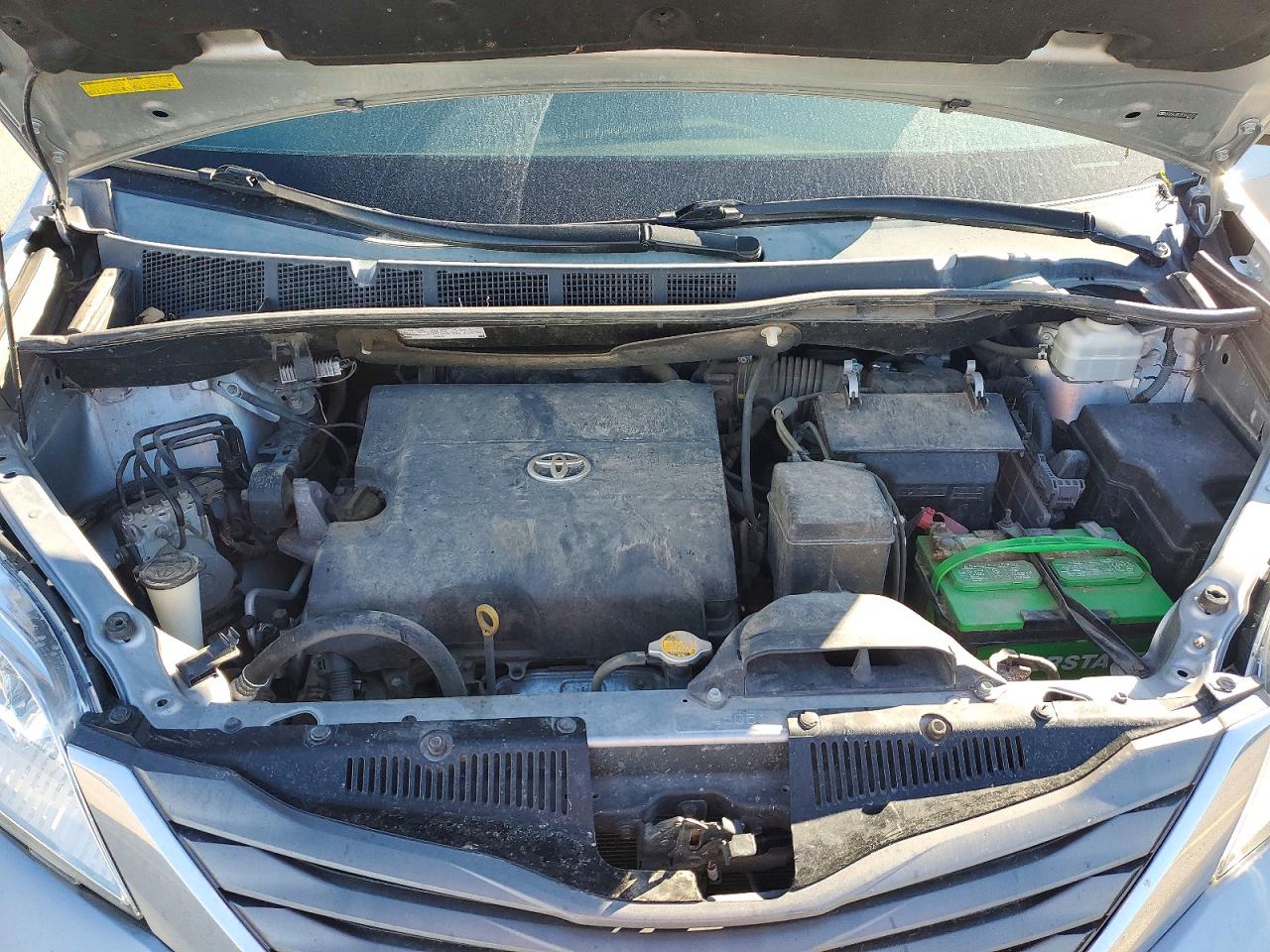 2014 TOYOTA SIENNA XLE photo 12