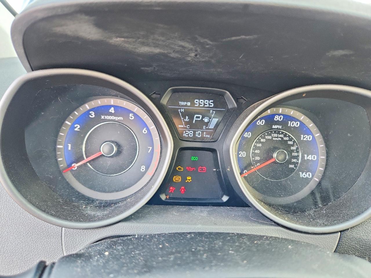 2015 HYUNDAI ELANTRA SE photo 9