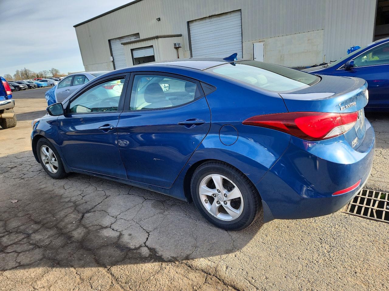 2015 HYUNDAI ELANTRA SE photo 2