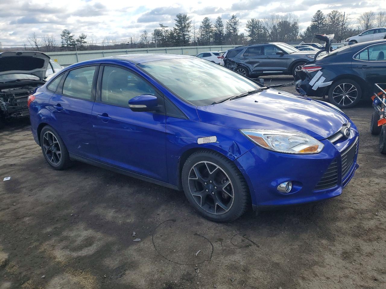 2013 FORD FOCUS SE photo 4