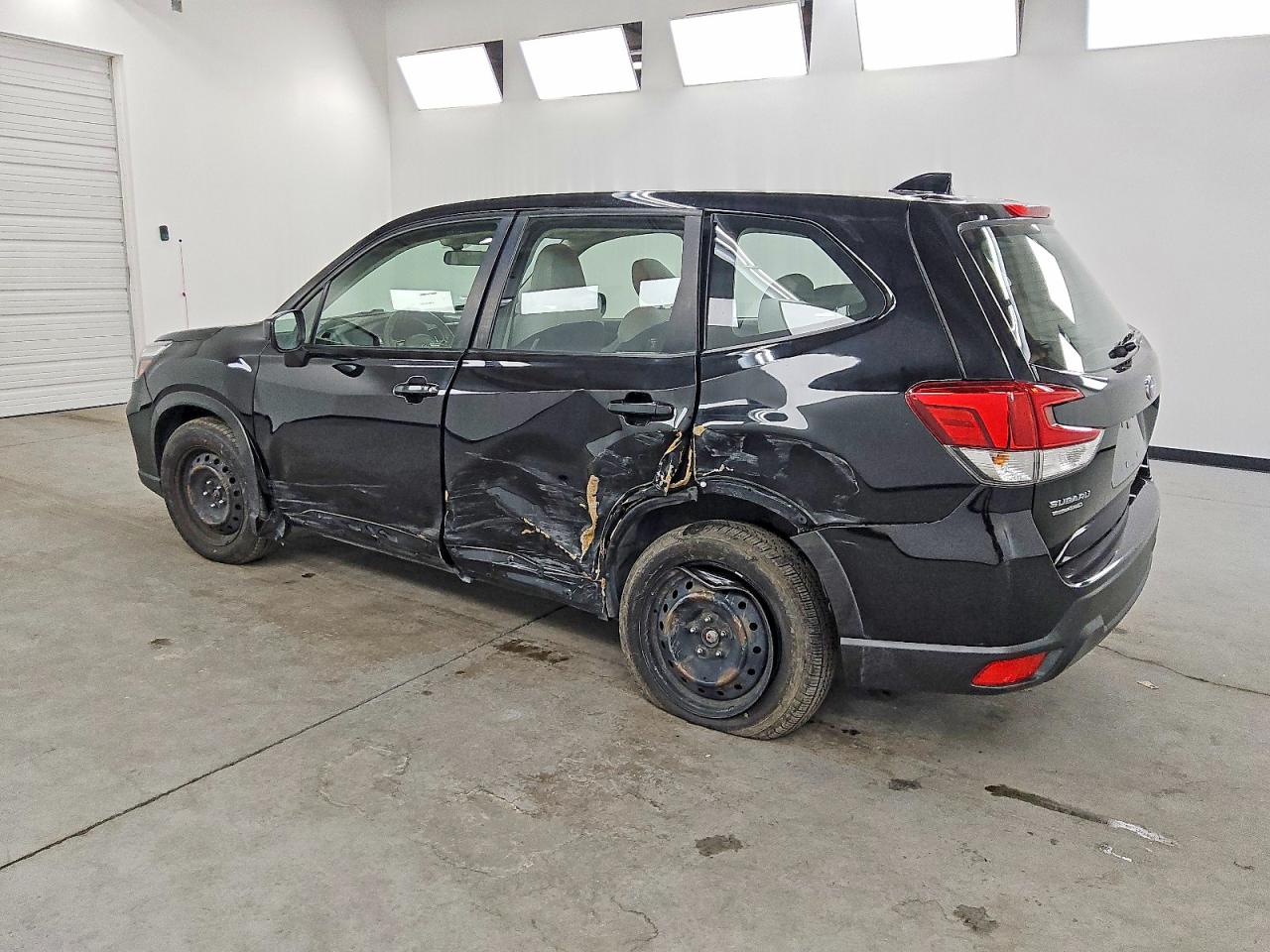 2021 SUBARU FORESTER photo 3