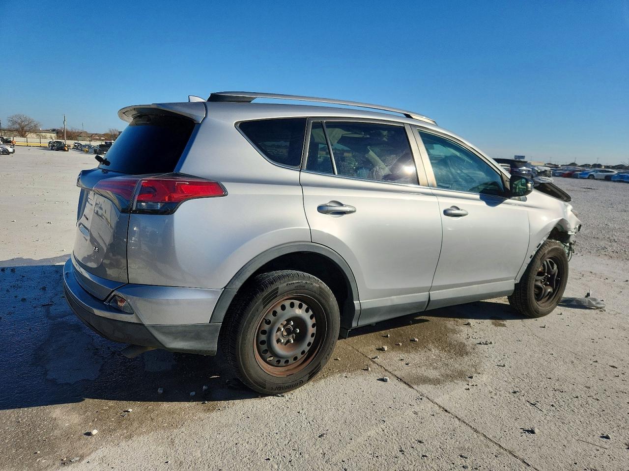2017 TOYOTA RAV4 LE photo 3