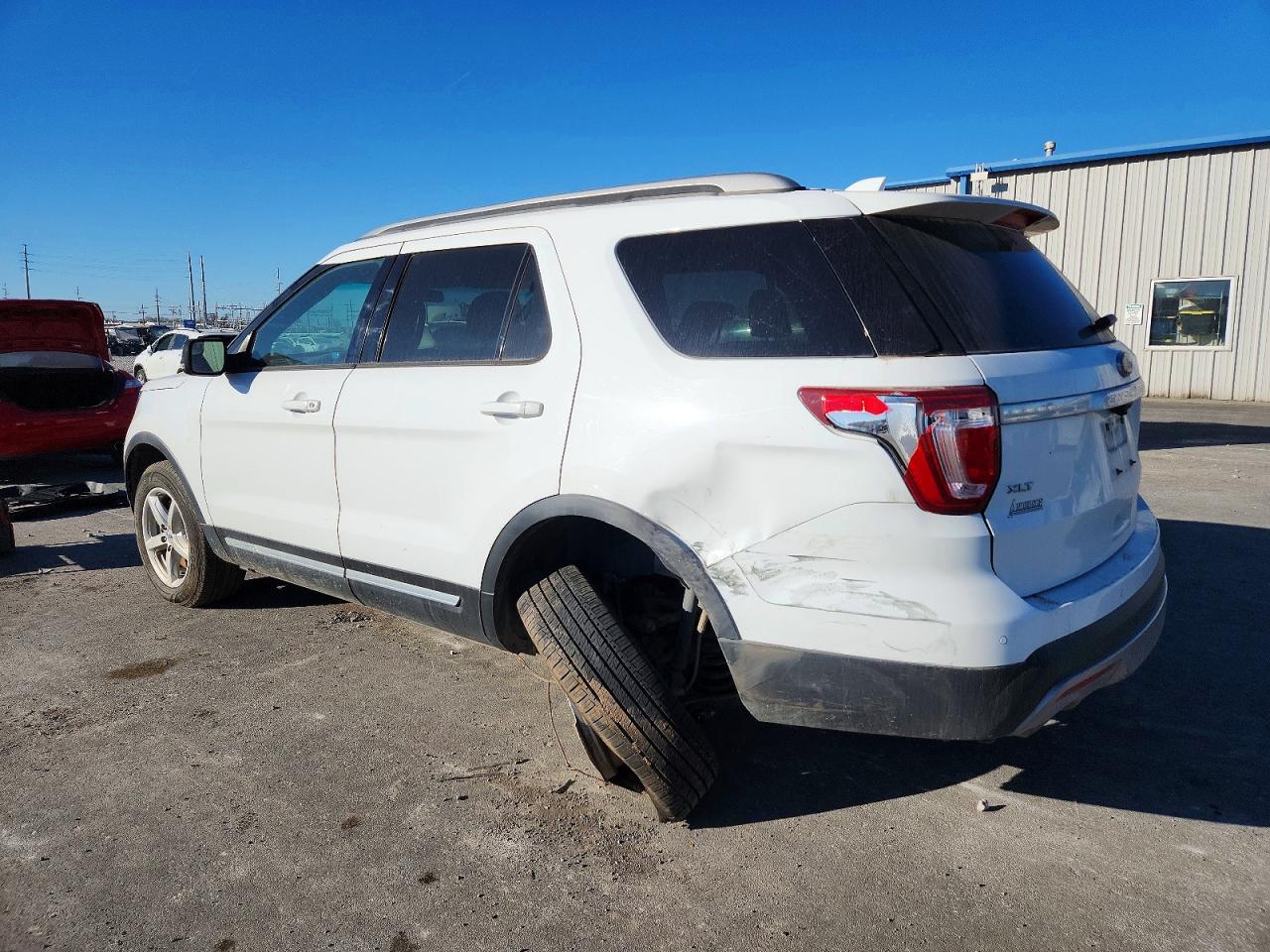2016 FORD EXPLORER XLT photo 2
