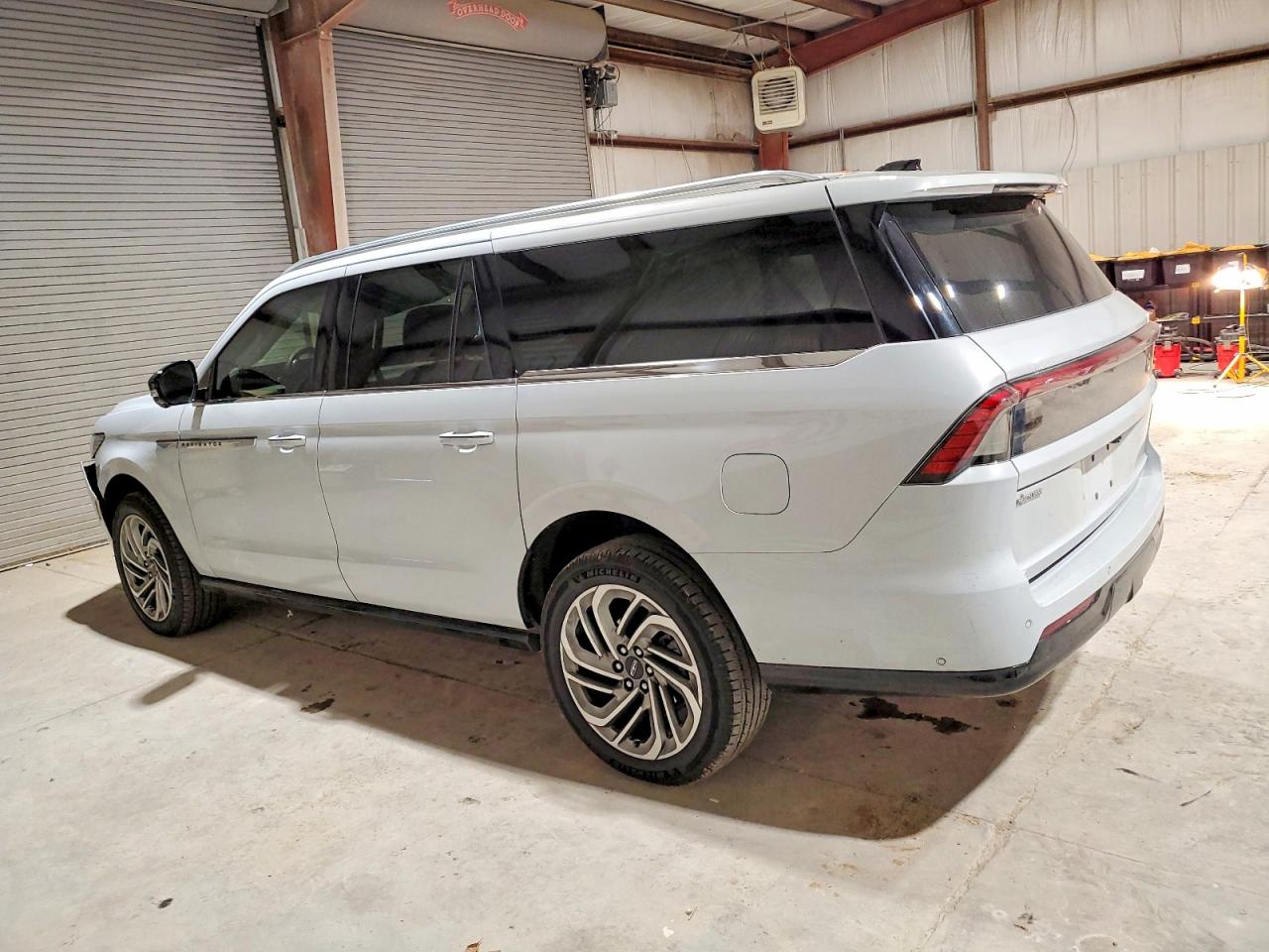 2025 LINCOLN NAVIGATOR L RESERVE photo 2