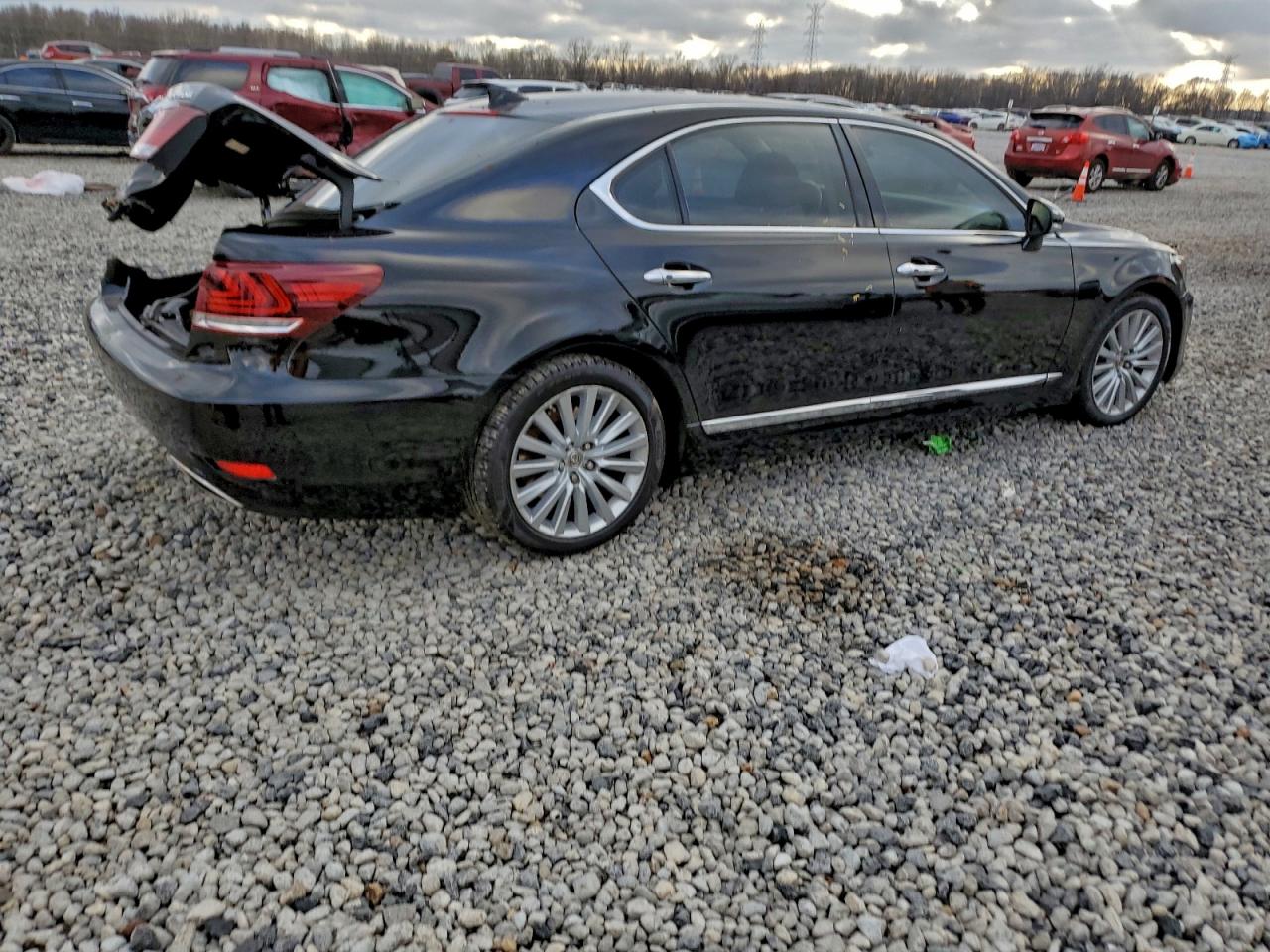 2014 LEXUS LS 460L photo 3