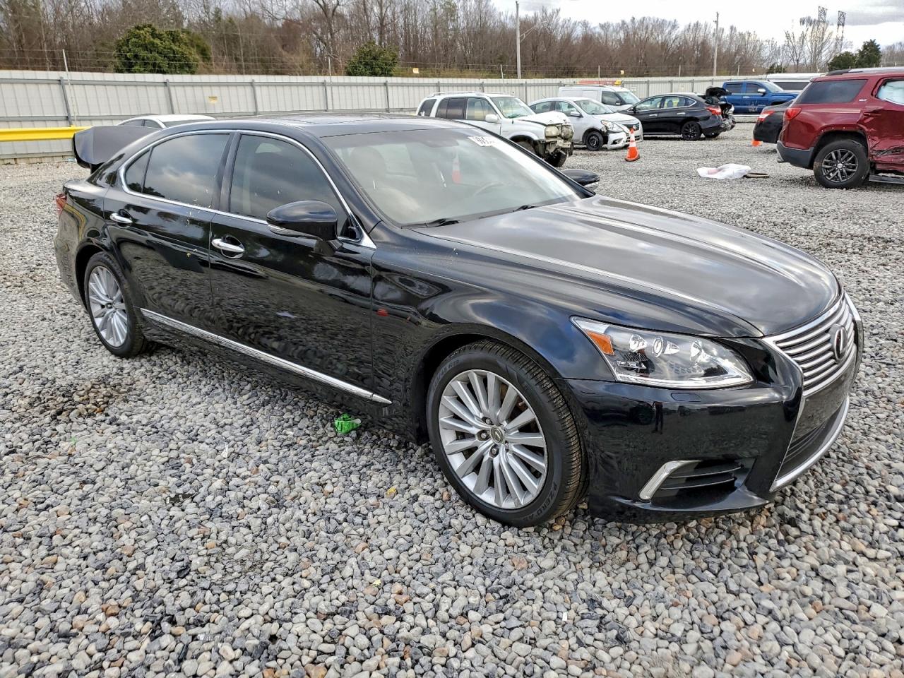 2014 LEXUS LS 460L photo 4
