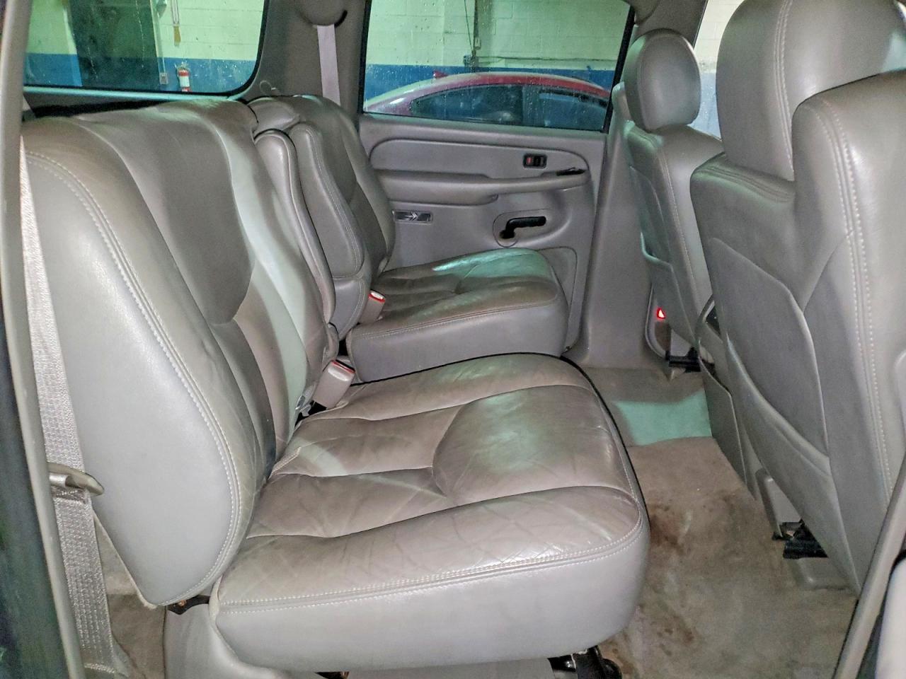 2004 CHEVROLET SUBURBAN K1500 photo 11