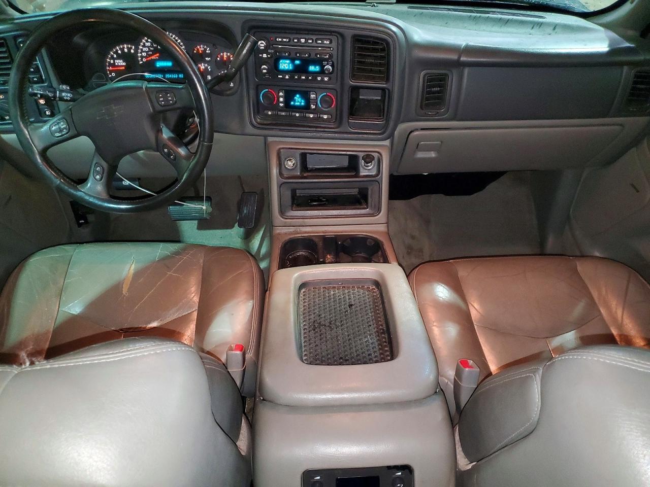 2004 CHEVROLET SUBURBAN K1500 photo 8