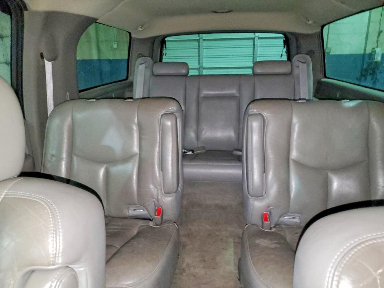 2004 CHEVROLET SUBURBAN K1500 photo 10