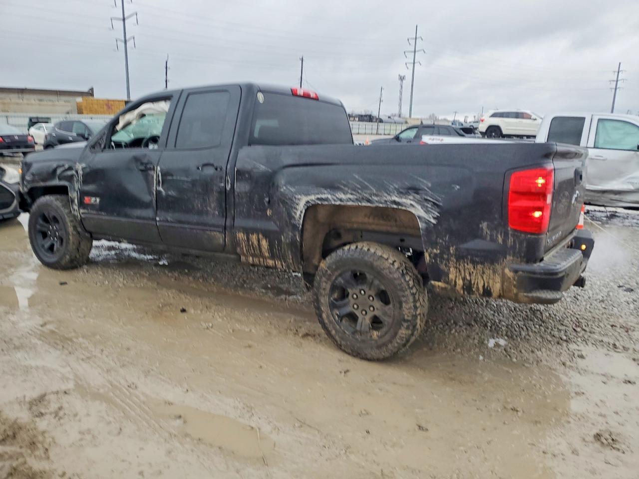 2018 CHEVROLET SILVERADO K1500 LT photo 2