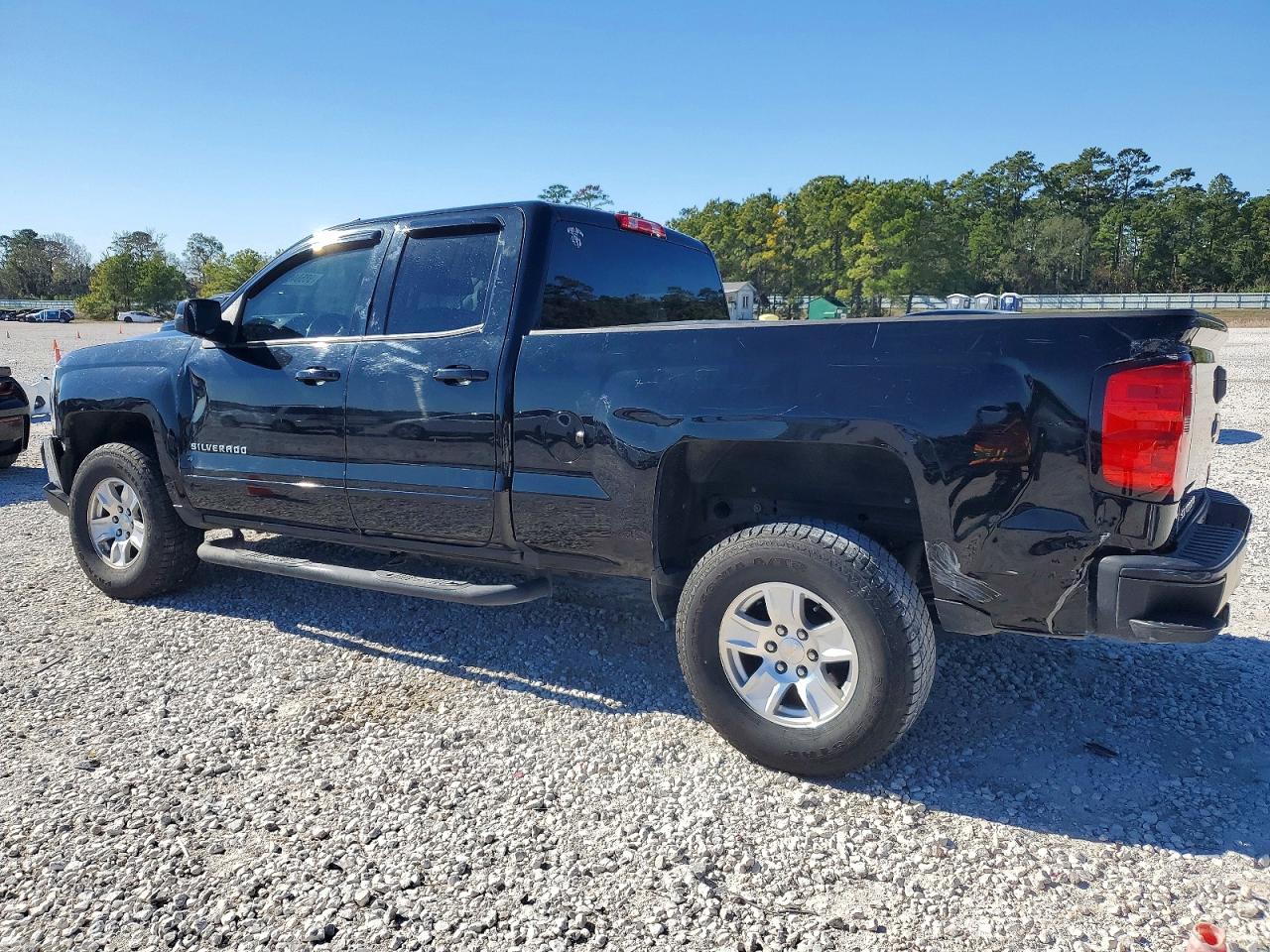 2018 CHEVROLET SILVERADO C1500 LT photo 2