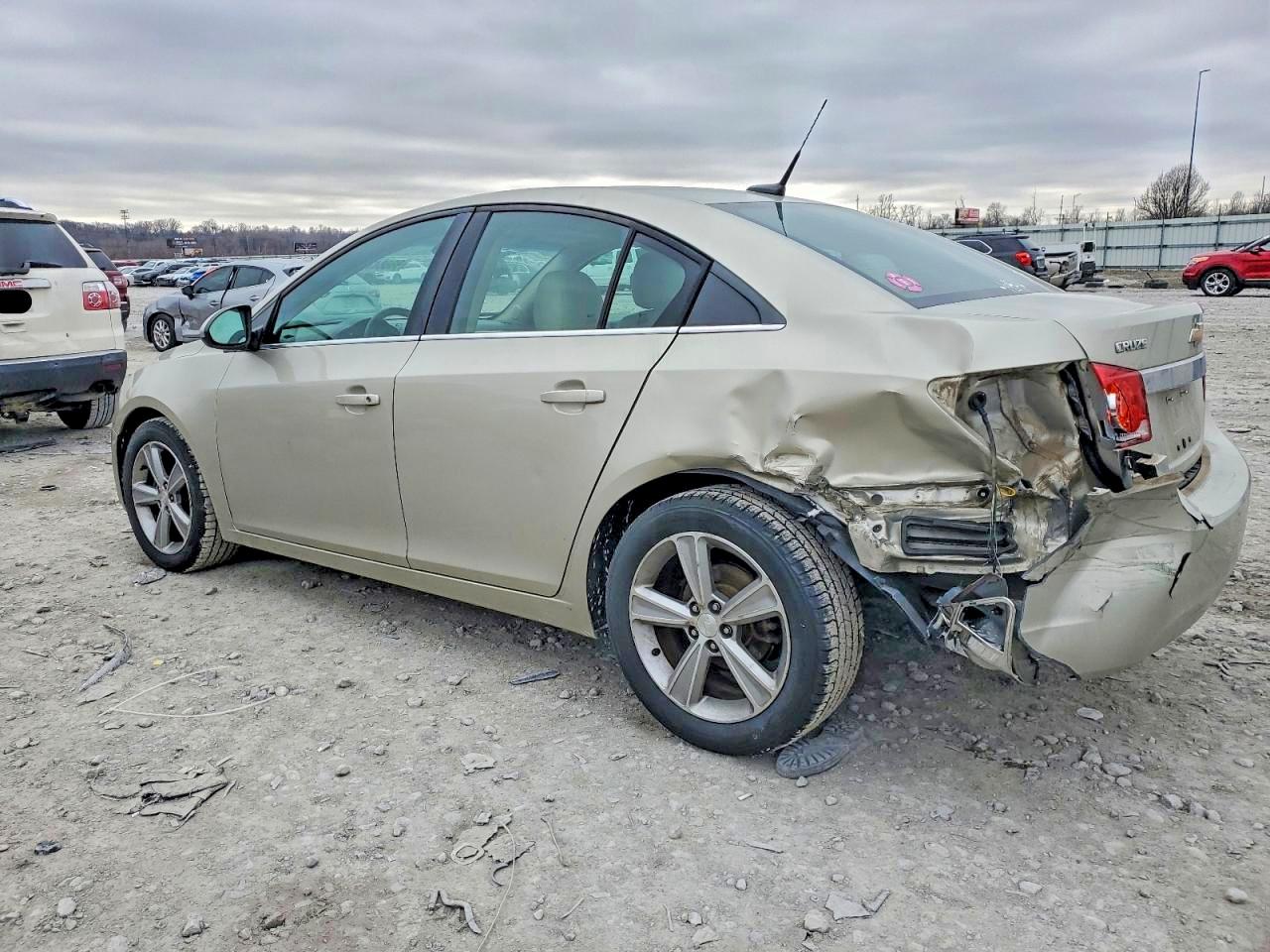 2013 CHEVROLET CRUZE LT photo 2