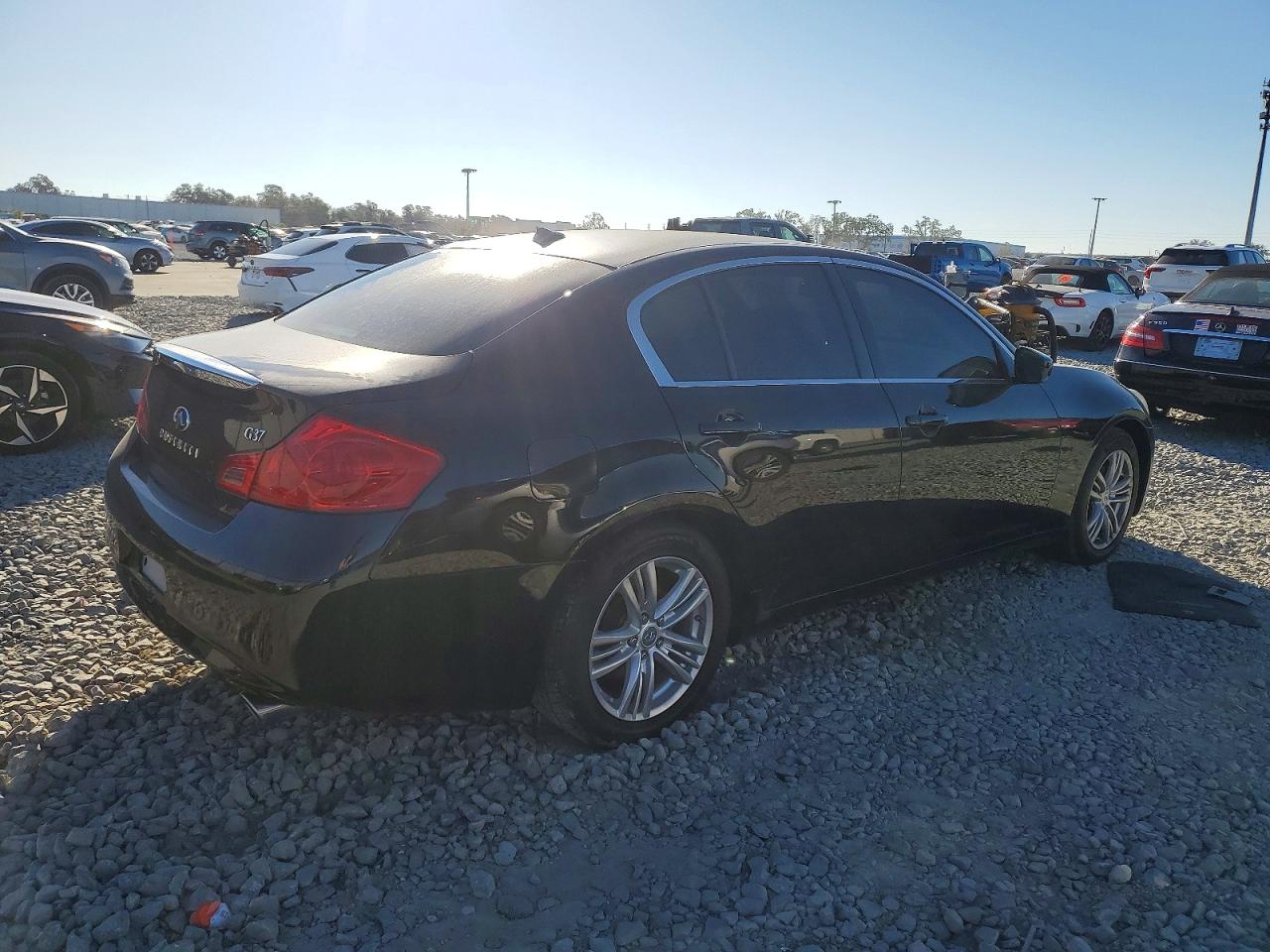 2013 INFINITI G37 BASE photo 3