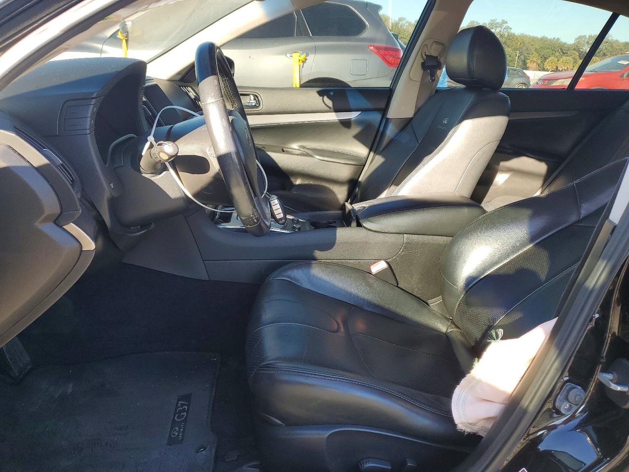 2013 INFINITI G37 BASE photo 7