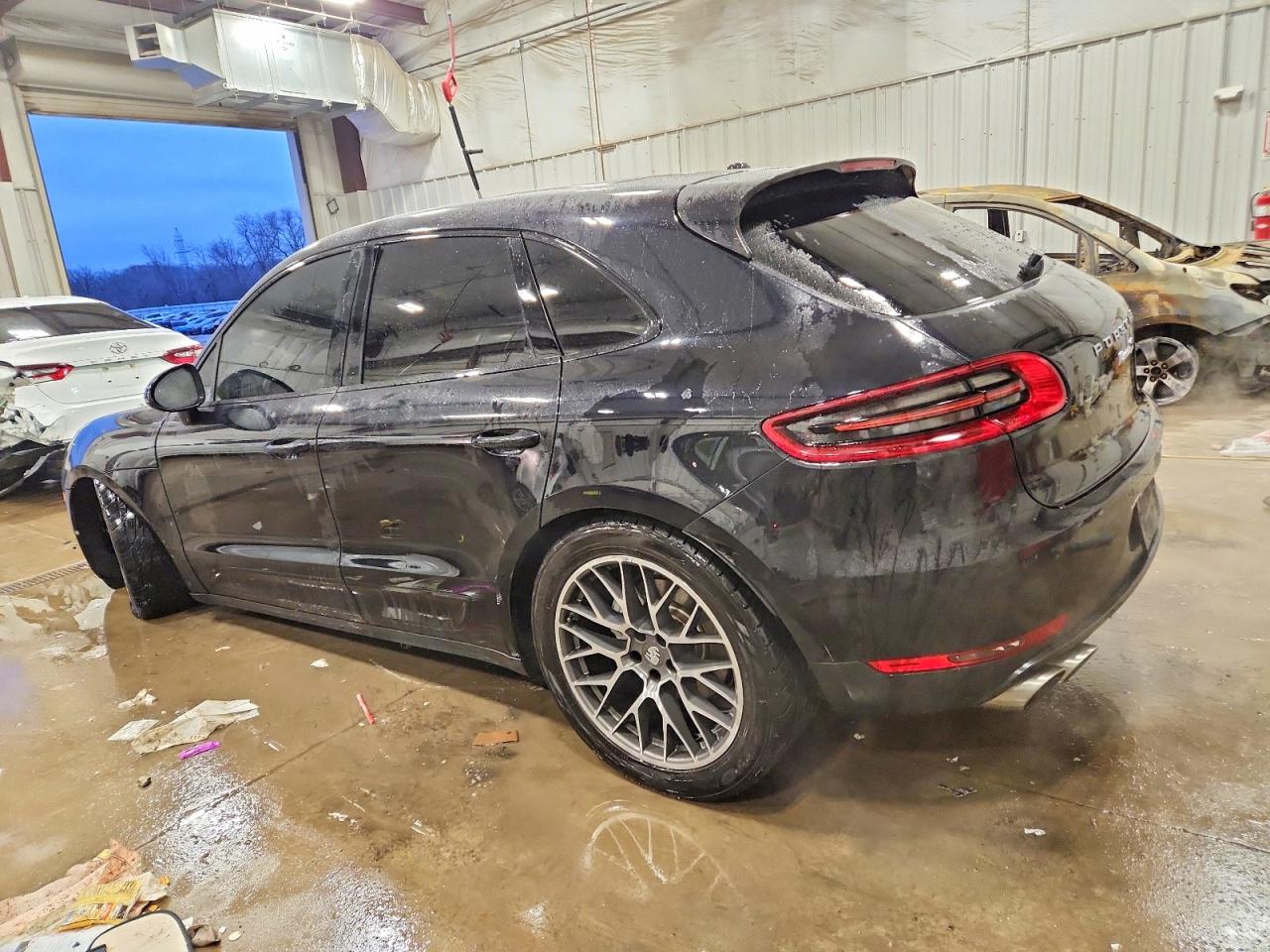 2015 PORSCHE MACAN S photo 2