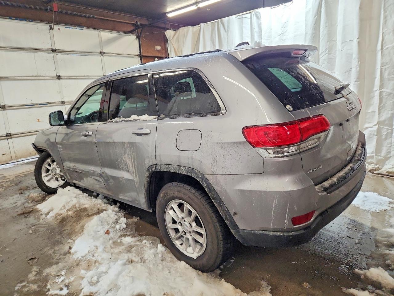 2018 JEEP GRAND CHEROKEE LAREDO photo 2