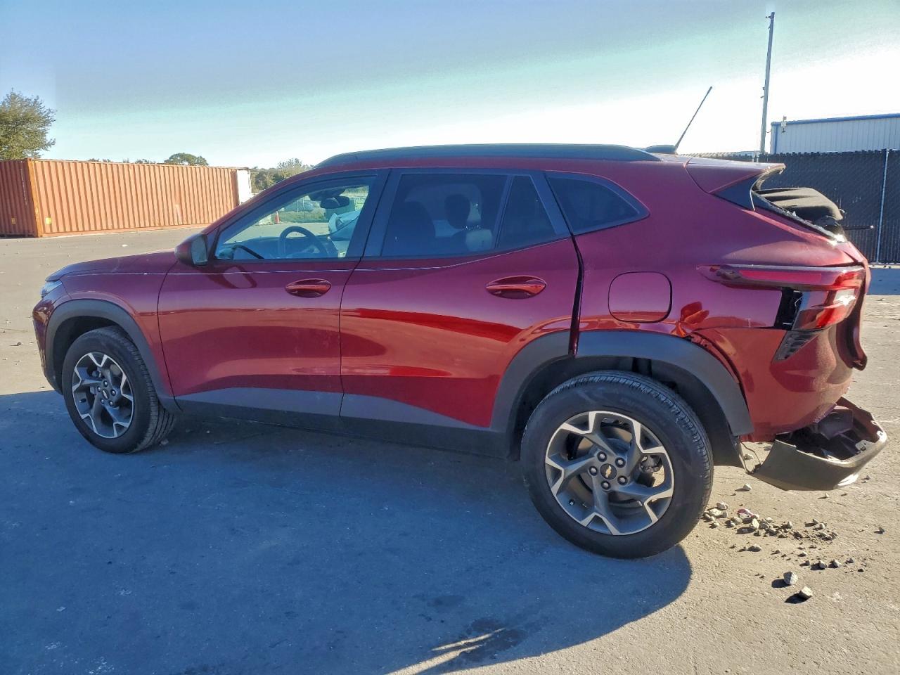 2025 CHEVROLET TRAX 1LT photo 2