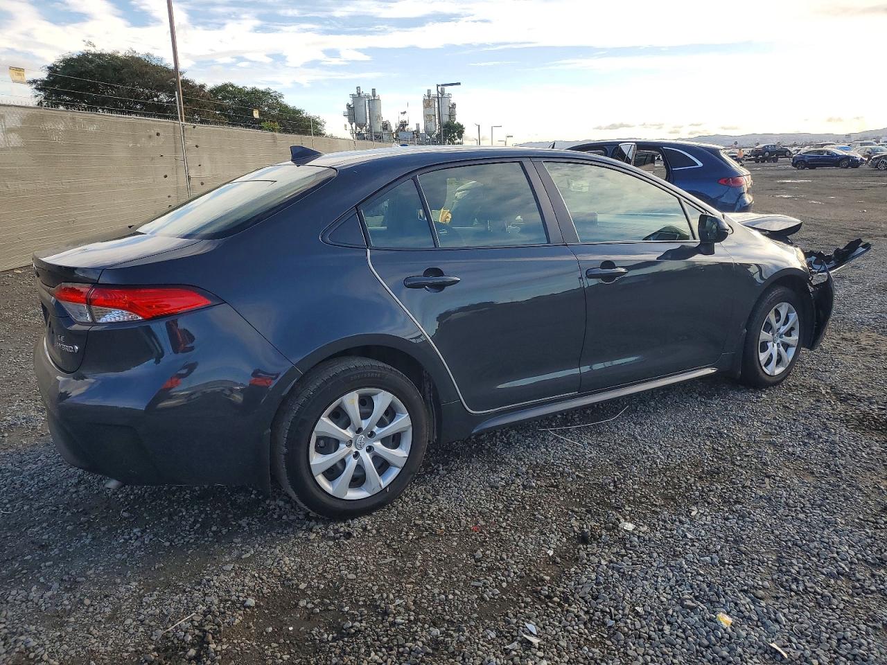 2023 TOYOTA COROLLA LE photo 3