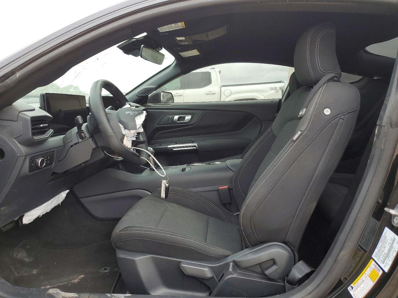 2025 FORD MUSTANG photo 7