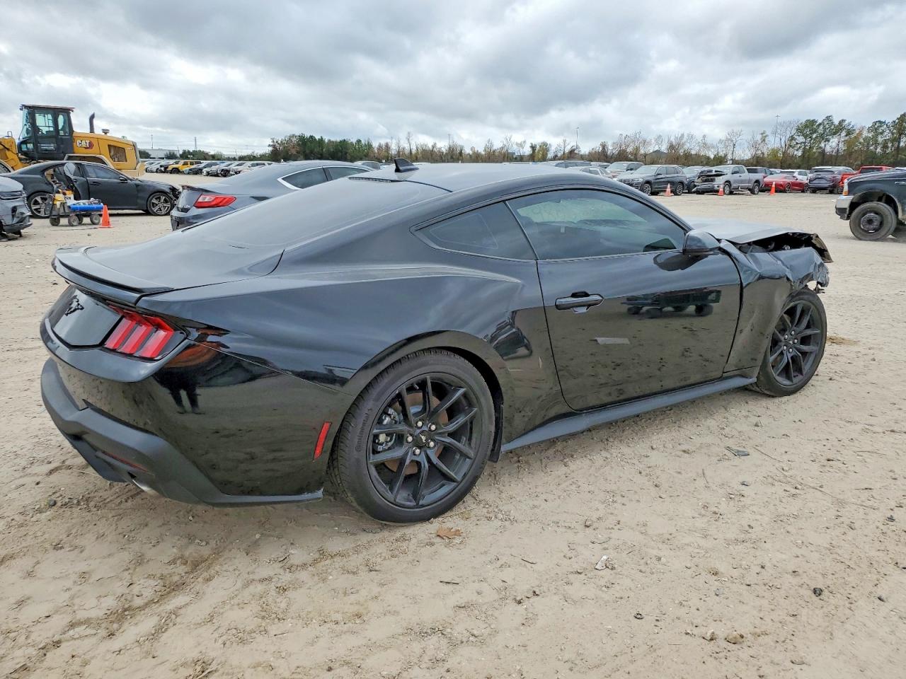 2025 FORD MUSTANG photo 3