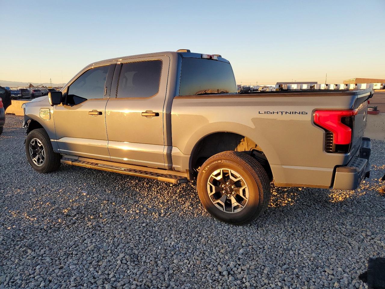 2023 FORD F150 LIGHTNING PRO photo 2
