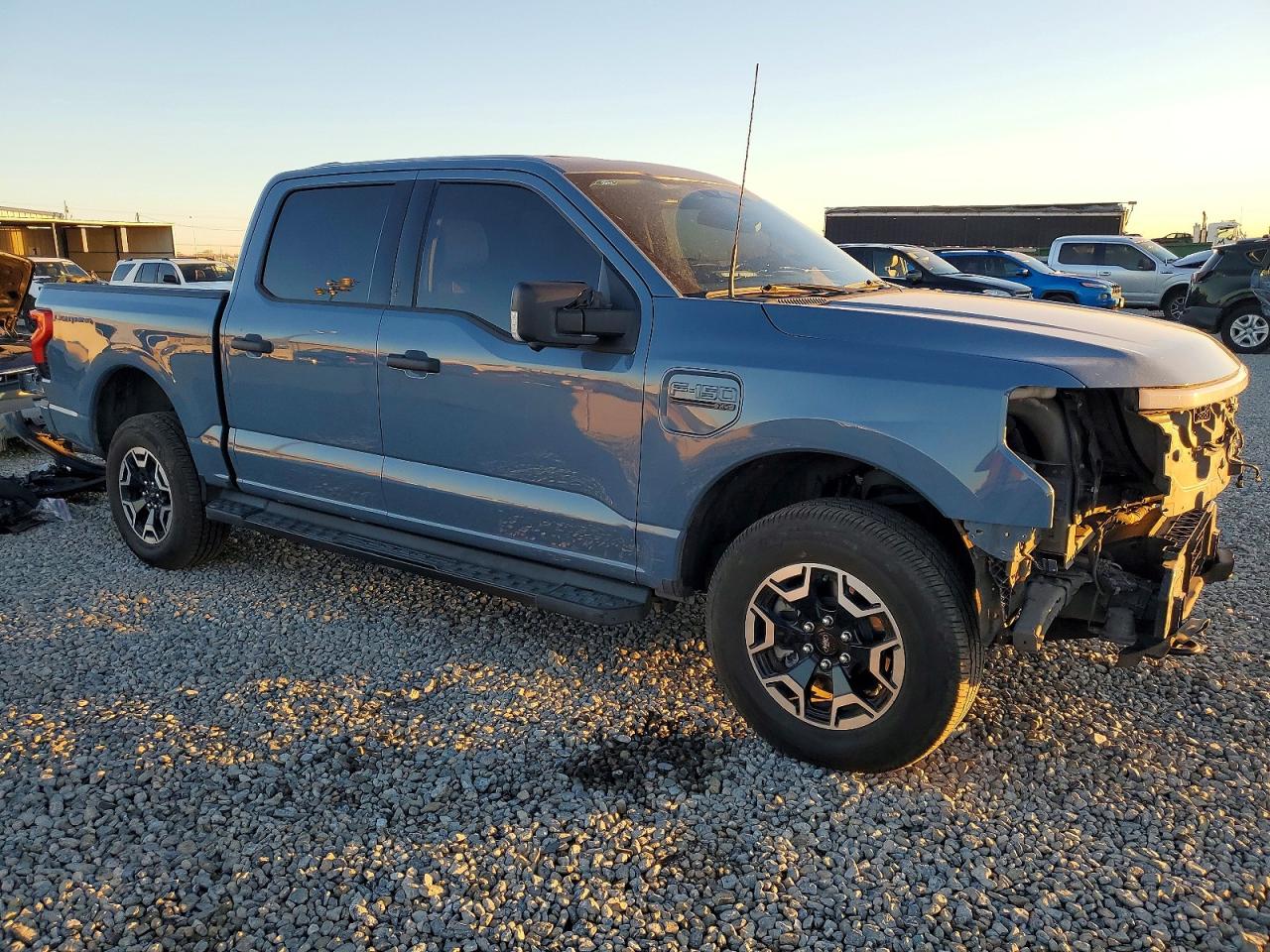 2023 FORD F150 LIGHTNING PRO photo 4