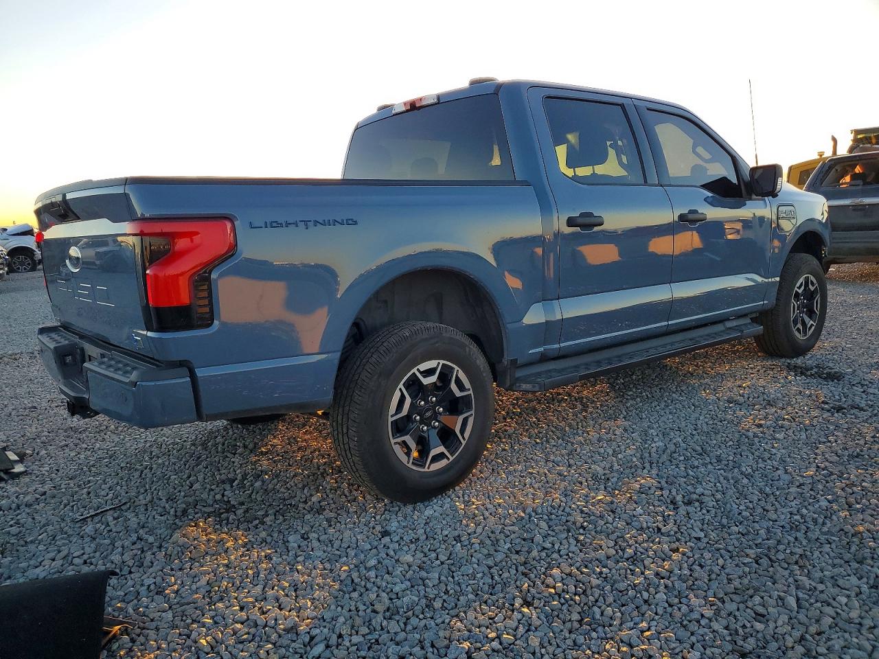 2023 FORD F150 LIGHTNING PRO photo 3