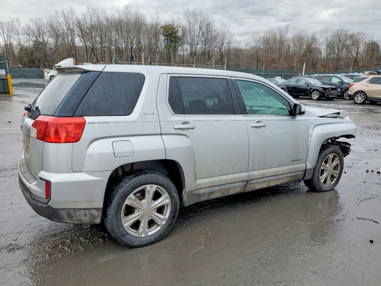 2017 GMC TERRAIN SLE photo 3