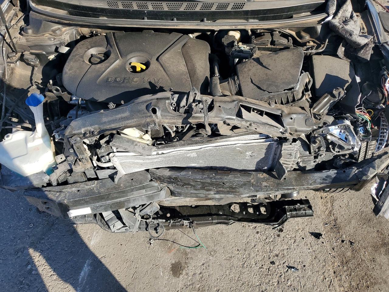 2016 HYUNDAI ELANTRA SE photo 11