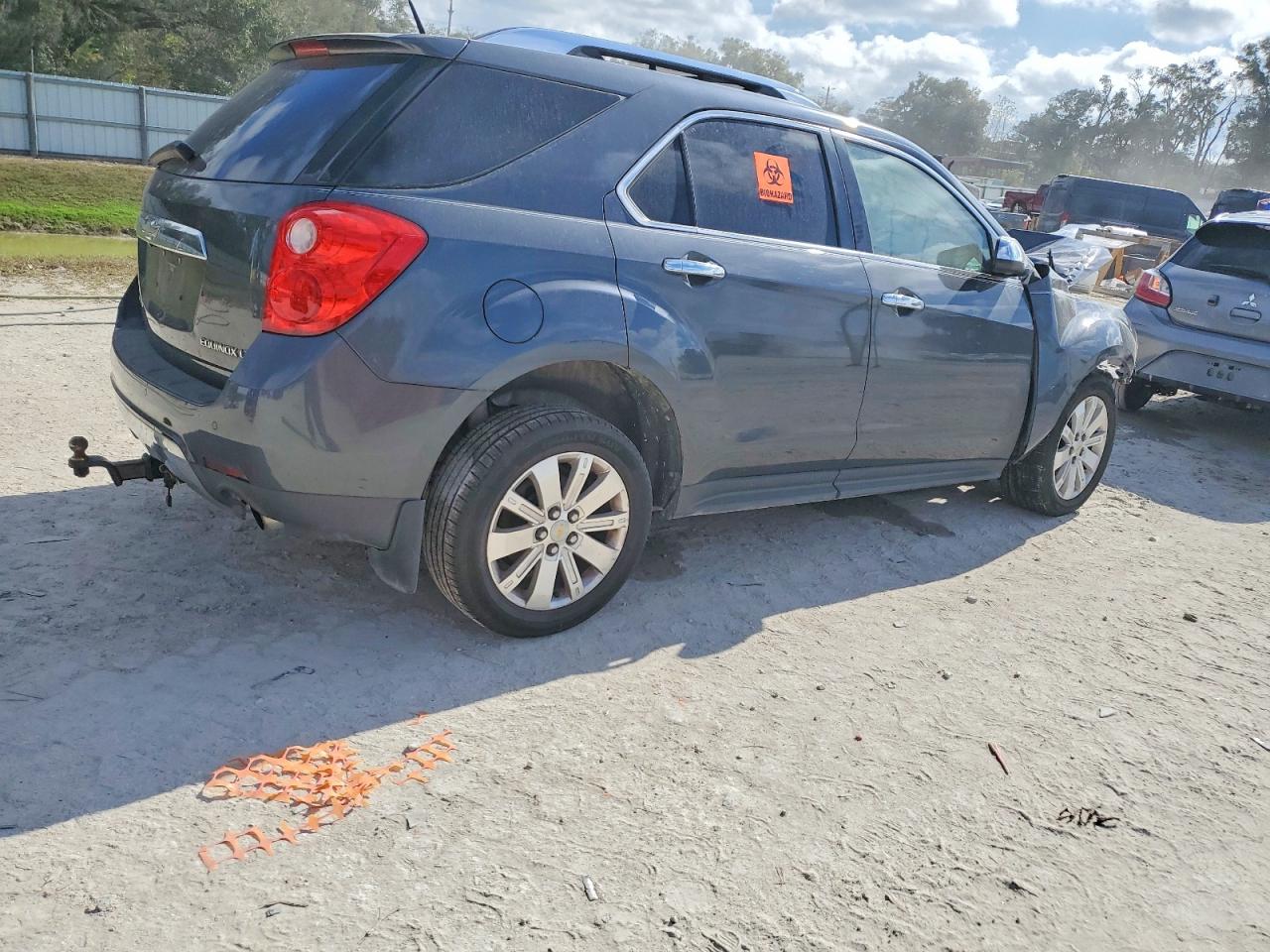 2010 CHEVROLET EQUINOX LT photo 3