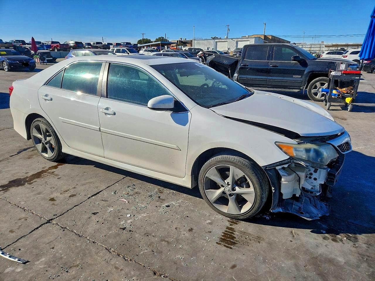 2014 TOYOTA CAMRY L photo 4