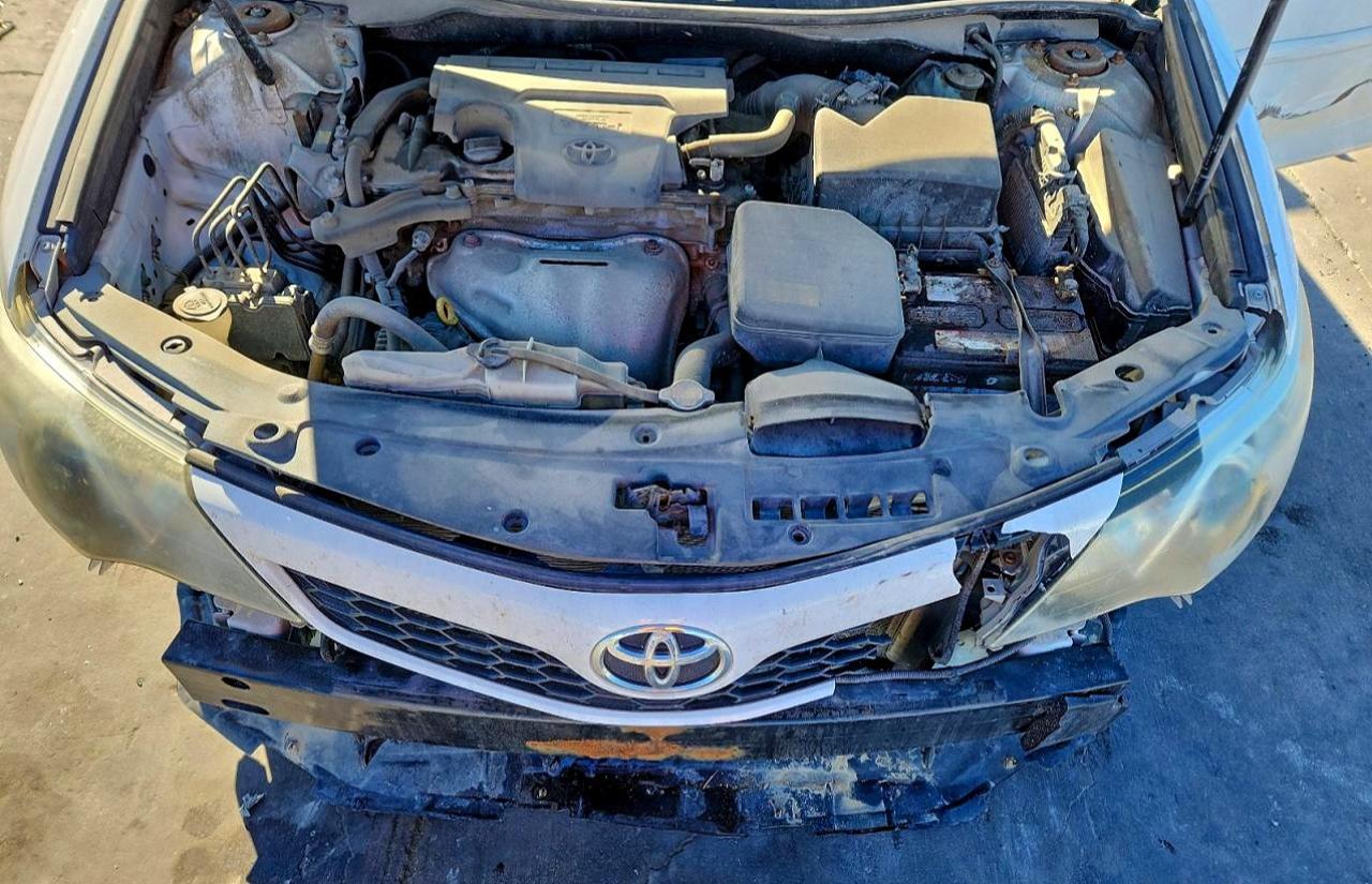2014 TOYOTA CAMRY L photo 11