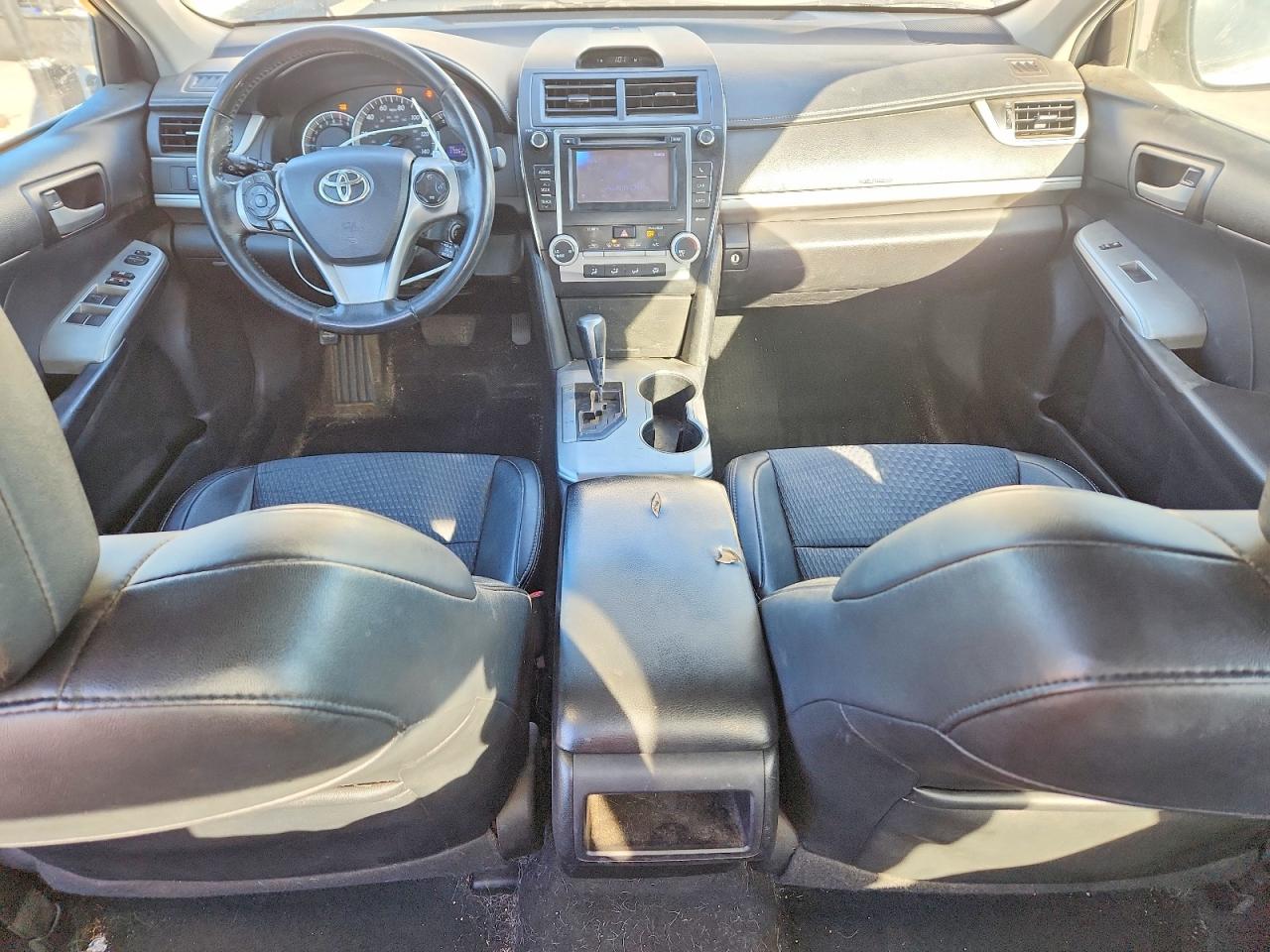 2014 TOYOTA CAMRY L photo 8