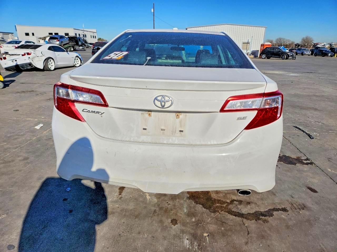 2014 TOYOTA CAMRY L photo 6