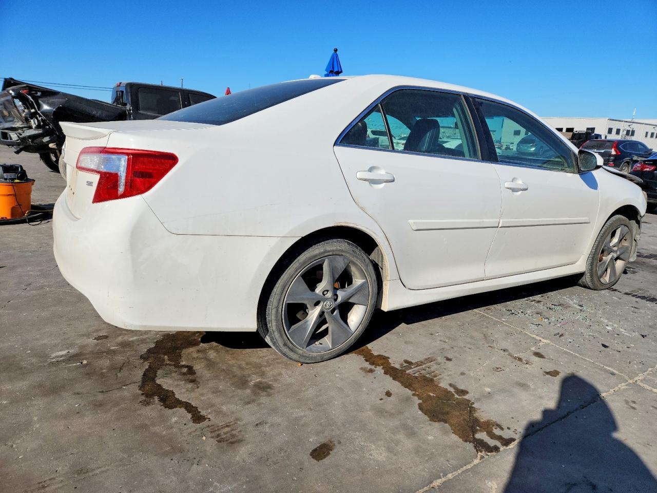 2014 TOYOTA CAMRY L photo 3