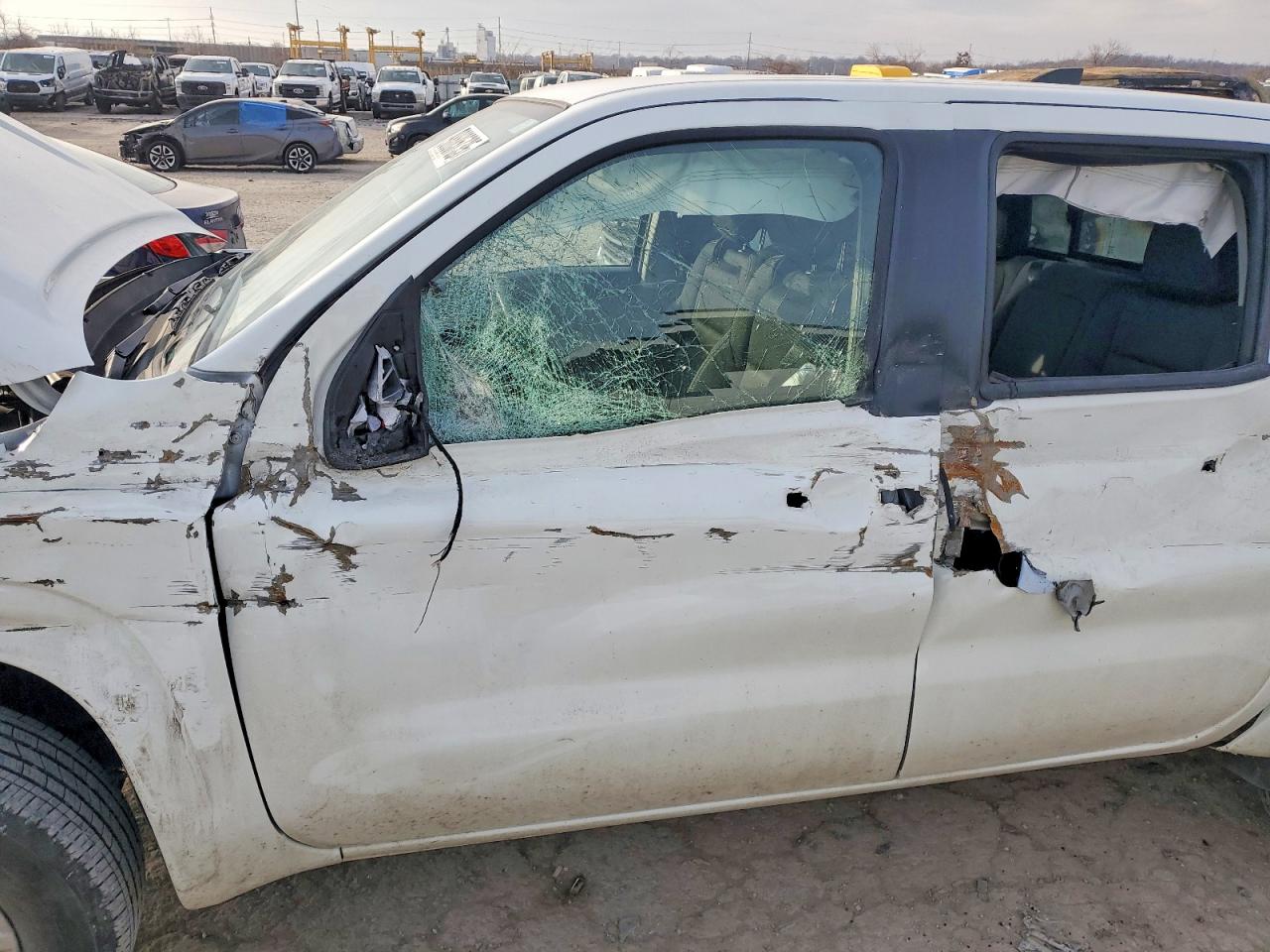 2024 NISSAN FRONTIER S photo 7
