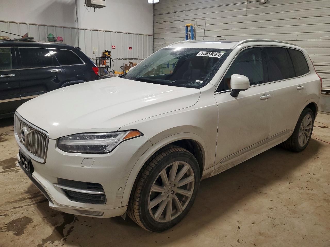 2019 VOLVO XC90
